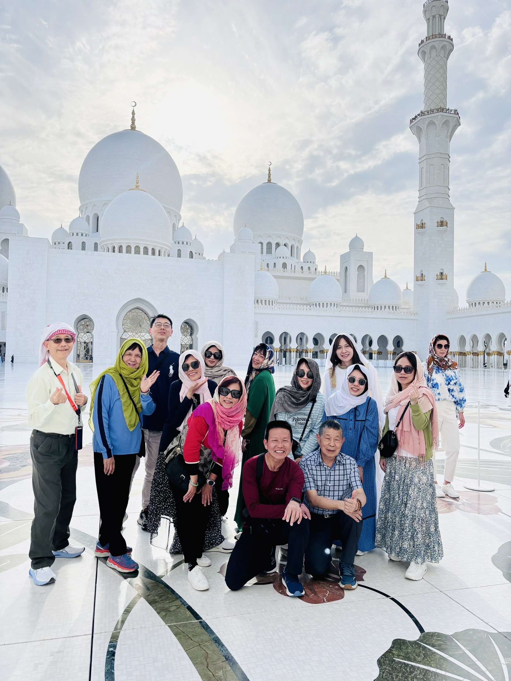 Abu Dhabi Mini Bus City Tour with Mandarin-Speaking Guide